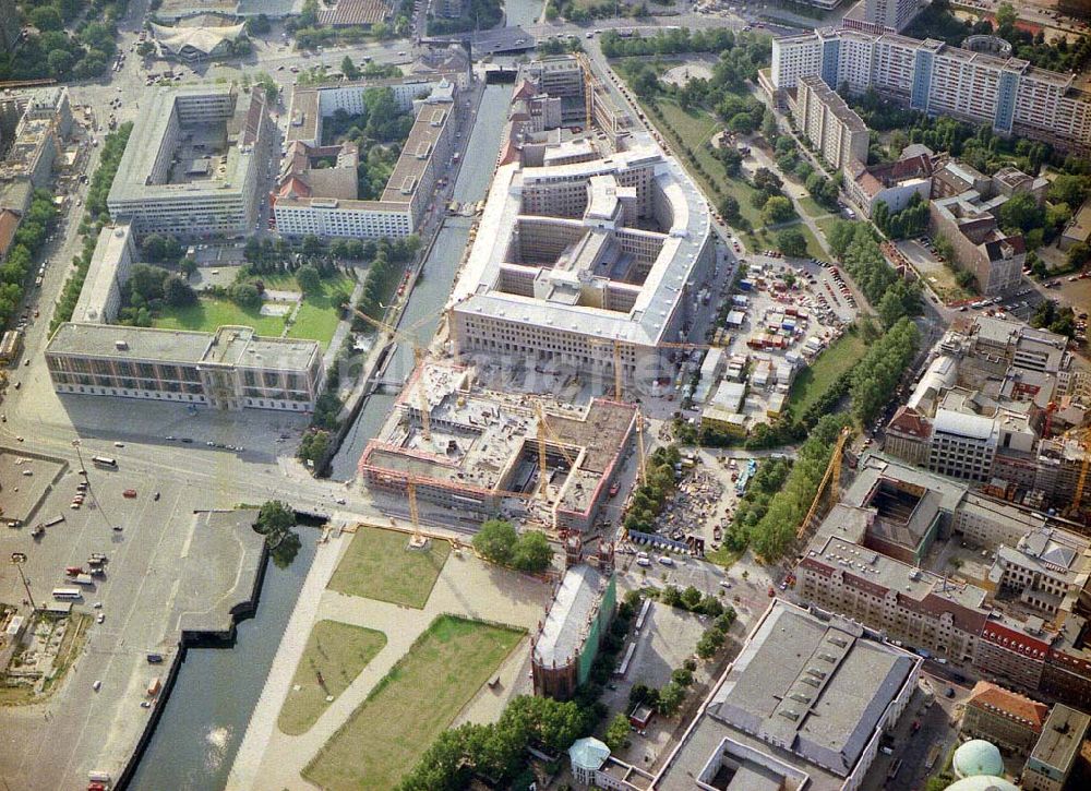 Berlin von oben - Erweiterungsbau des Auswärtigen Amtes am ehem. ZK der SED in Berlin-Mitte.