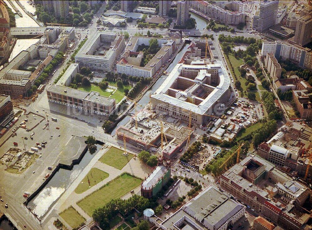 Berlin aus der Vogelperspektive: Erweiterungsbau des Auswärtigen Amtes am ehem. ZK der SED in Berlin-Mitte.