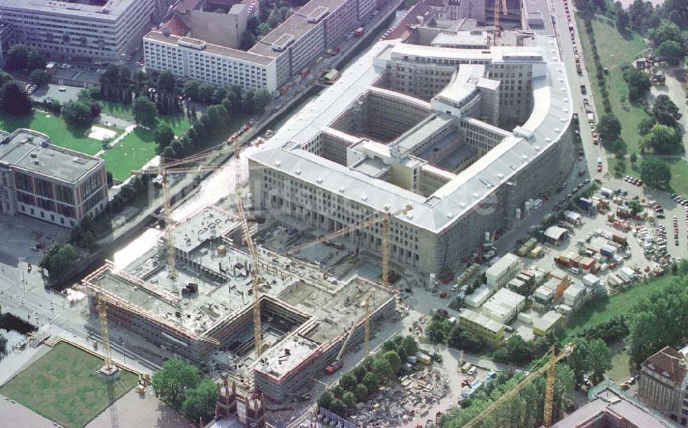 Luftaufnahme Berlin - Erweiterungsbau des Auswärtigen Amtes am ehem. ZK der SED in Berlin-Mitte.