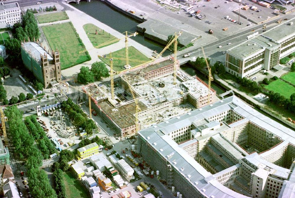 Luftbild Berlin - Erweiterungsbau des Auswärtigen Amtes am ehem. ZK der SED in Berlin-Mitte.