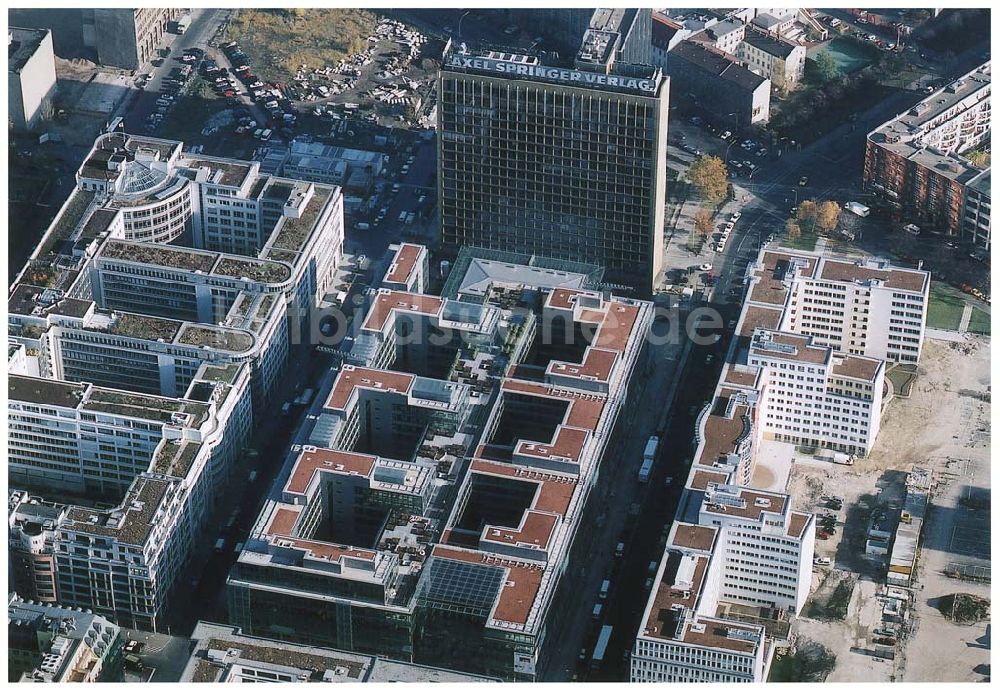 Berlin aus der Vogelperspektive: Erweiterungsbau des Axel-Springer-Hauses an der Axel-Springer-Strasse / Ecke Zimmerstrasse Ein Projekt der ECE Projektmanagement G