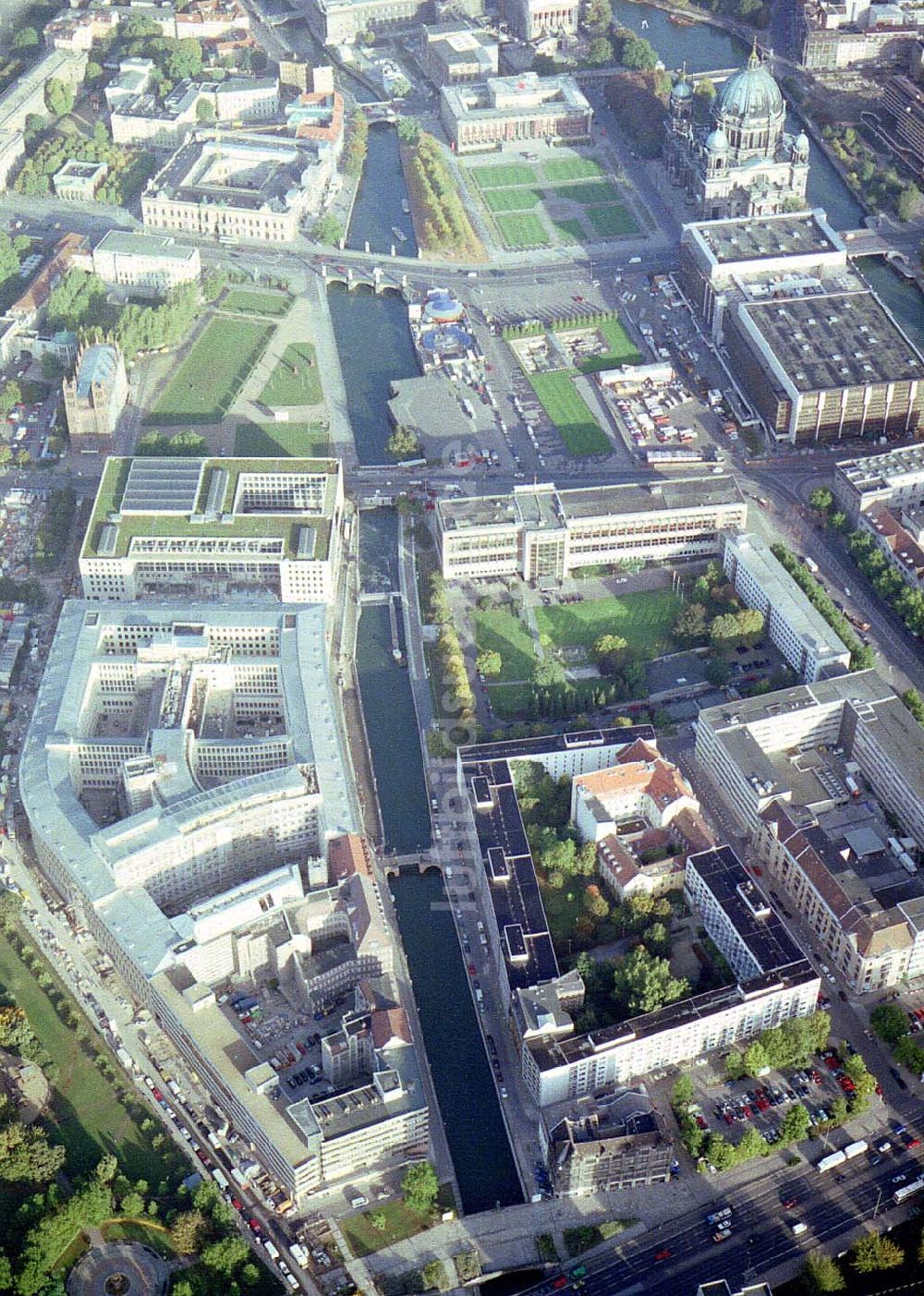 Luftbild Berlin - Erweiterungsbau am Gebäude des ehem. ZK der SED / RB zum jetzigen Außenministerium in Berlin - Mitte.