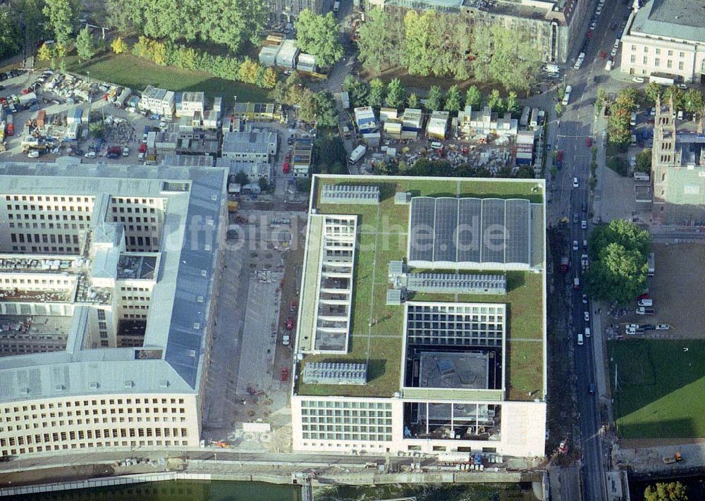 Luftaufnahme Berlin - Erweiterungsbau am Gebäude des ehem. ZK der SED / RB zum jetzigen Außenministerium in Berlin - Mitte.