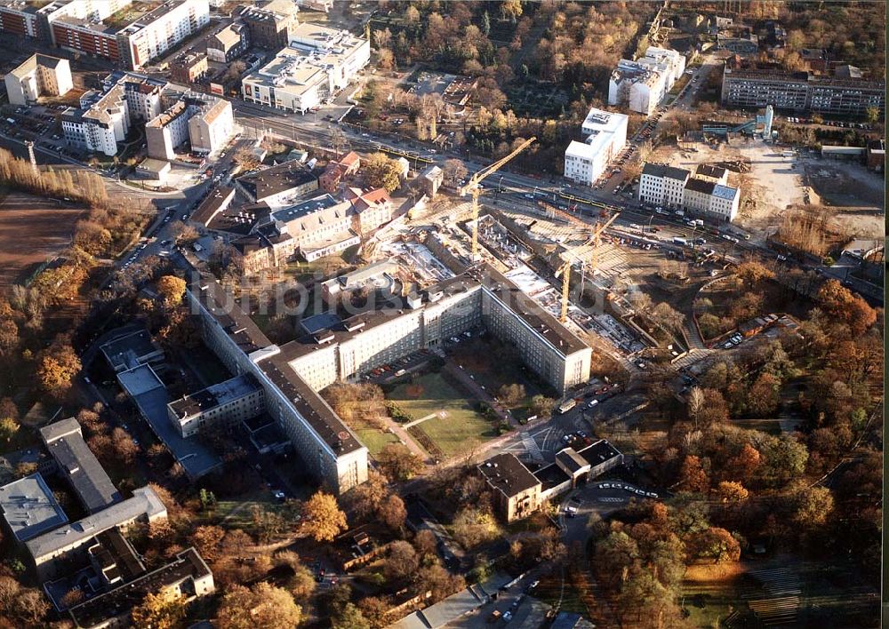 Berlin - Friedrichshain aus der Vogelperspektive: Erweiterungsbau am Krankenhaus in Friedrichshain.