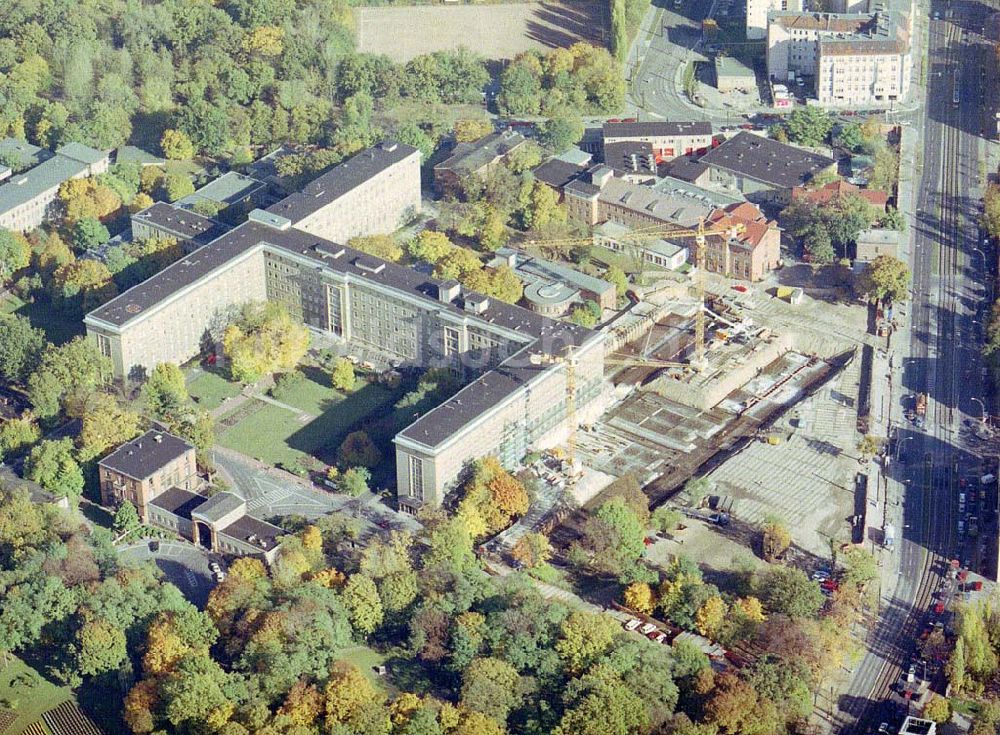 Luftaufnahme Berlin - Erweiterungsbau des Krankenhaus Am Friedrichshain in Berlin.