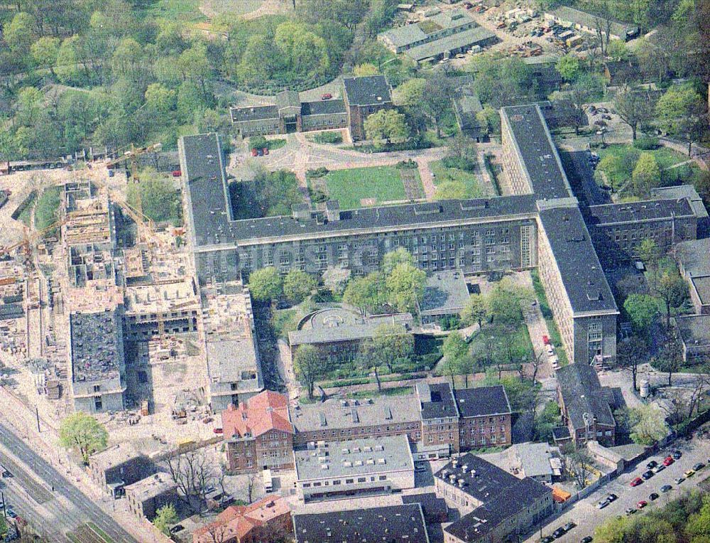 Berlin - Friedrichshain von oben - Erweiterungsbau des Krankenhaus am Friedrichshain in Berlin - Friedrichshain.