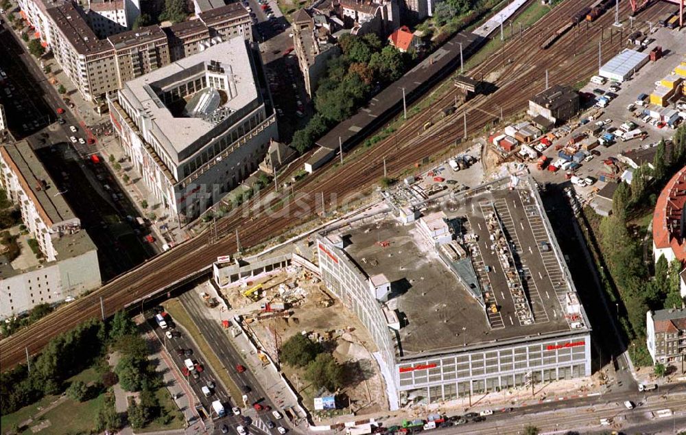 Berlin-Friedrichshain aus der Vogelperspektive: Erweiterungsbau des Ringcenter an der Frankfurter Allee der ECE im zweiten Abschnitt 25.09.1997