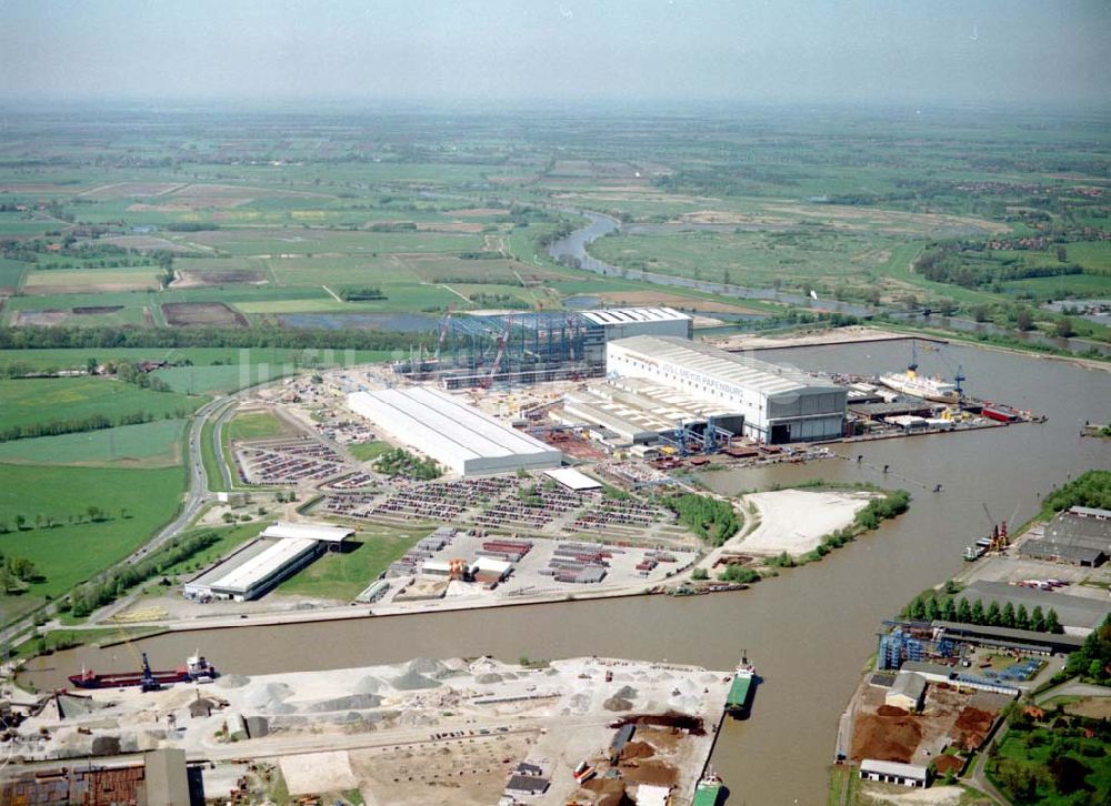 Papenburg von oben - Erweiterungsbau der Schiffswerft Papenburg.