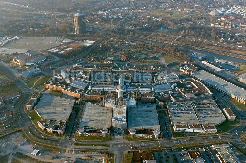 Oberhausen aus der Vogelperspektive: Erweiterungsbaustelle Einkaufs- und Freizeitzentrum Centro in der Centroallee im Stadtteil Neue Mitte in Oberhausen im Bundesland Nordrhein-Westfalen