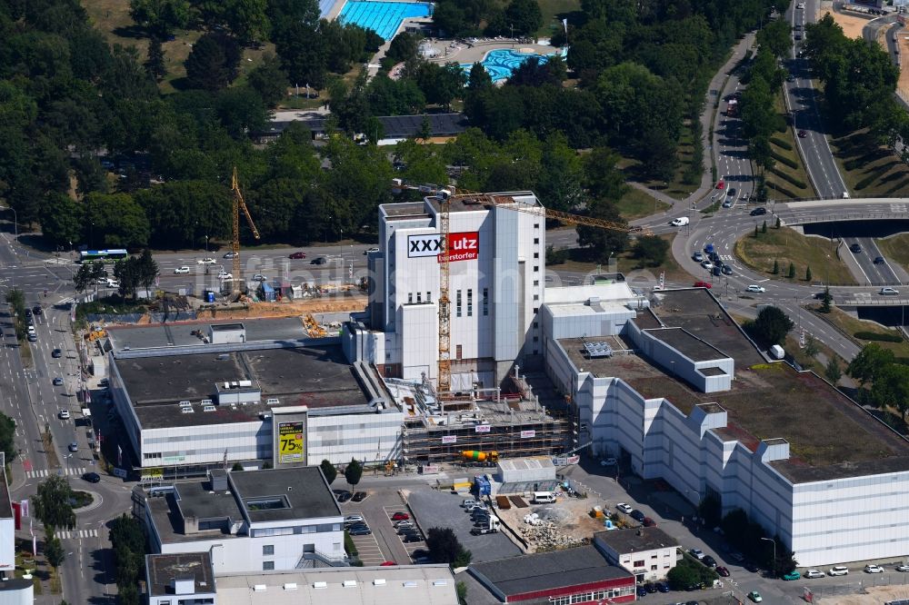 Heilbronn von oben - Erweiterungsbaustelle am Einrichtungshaus - Möbelmarkt XXXLutz Bierstorfer Heilbronn in Heilbronn im Bundesland Baden-Württemberg, Deutschland