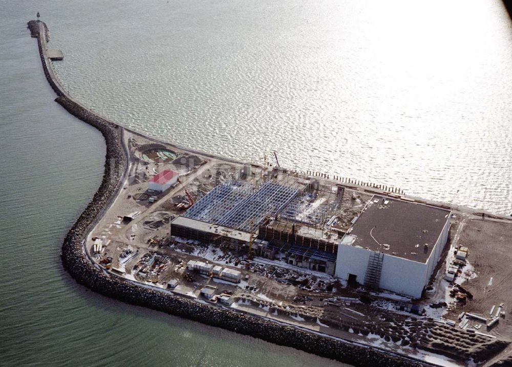 Mukran / Rügen - MV von oben - Erweiterungsbaustelle am Fährhafen Mukran bei Saßnitz auf der Insel Rügen.