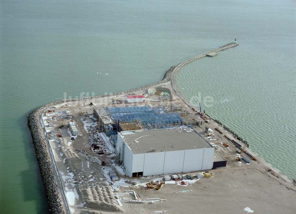 Luftbild Mukran / Rügen - MV - Erweiterungsbaustelle am Fährhafen Mukran bei Saßnitz auf der Insel Rügen.