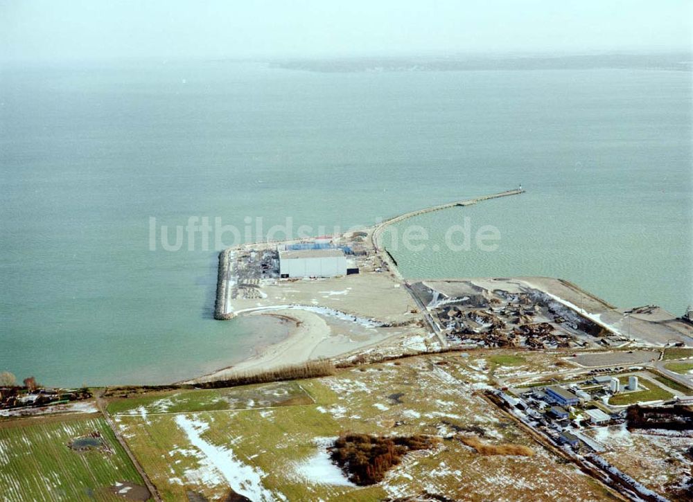 Mukran / Rügen - MV von oben - Erweiterungsbaustelle am Fährhafen Mukran bei Saßnitz auf der Insel Rügen.