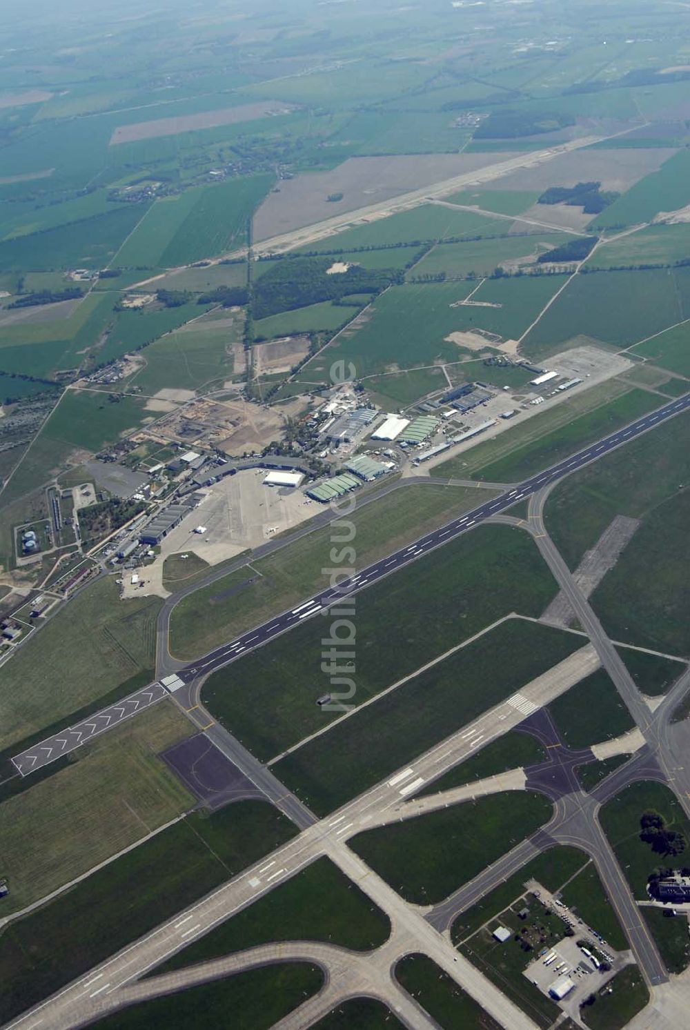 Schönefeld von oben - Erweiterungsbaustelle am Flughafen Berlin-Schönefeld