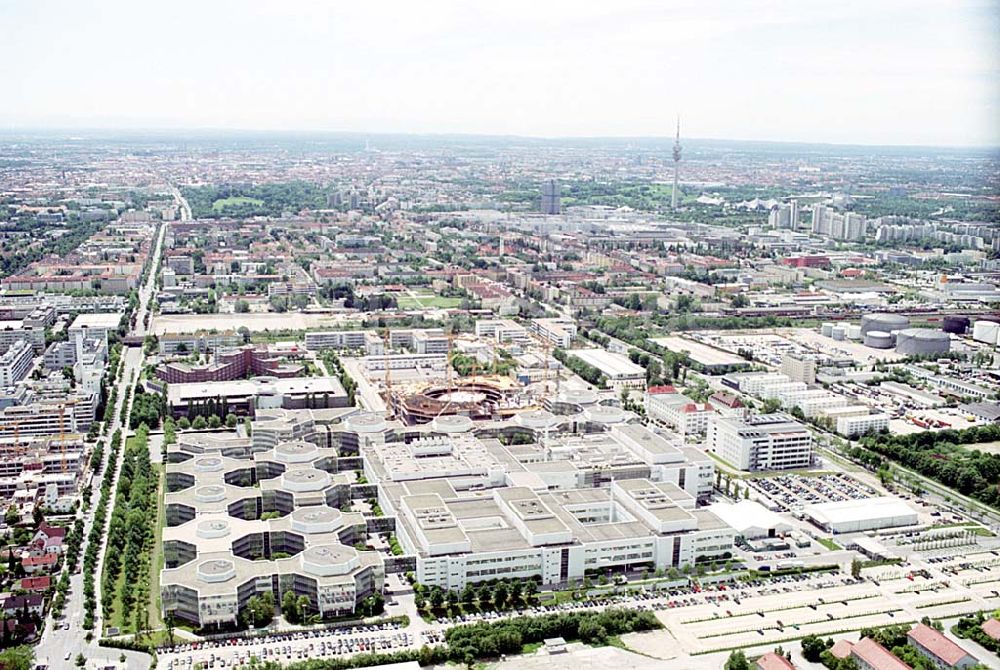 Luftbild München - Erweiterungsbaustelle des Forschungs- und Entwicklungszentrum der BMW AG in München Auftraggeber: BMW AG vertreten durch BETEK Bau- und Energietechnik GmbH (heute BMW Group)