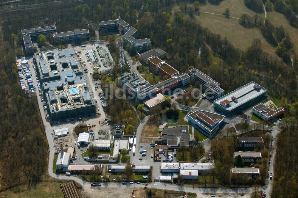 München von oben - Erweiterungsbaustelle am Gebäudekomplex des Senders Bayerischer Rundfunk in München im Bundesland Bayern, Deutschland