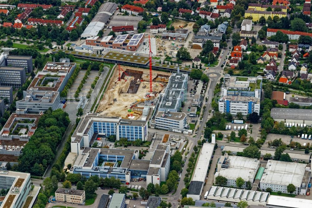 Unterföhring von oben - Erweiterungsbaustelle am Gebäudekomplex des Senders New Campus des Senders PRO7 in Unterföhring im Bundesland Bayern, Deutschland