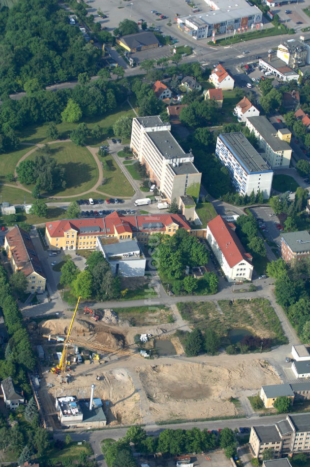 Berlin von oben - Erweiterungsbaustelle auf dem Gelände des Vivantes Klinikum Berlin - Hellersdorf