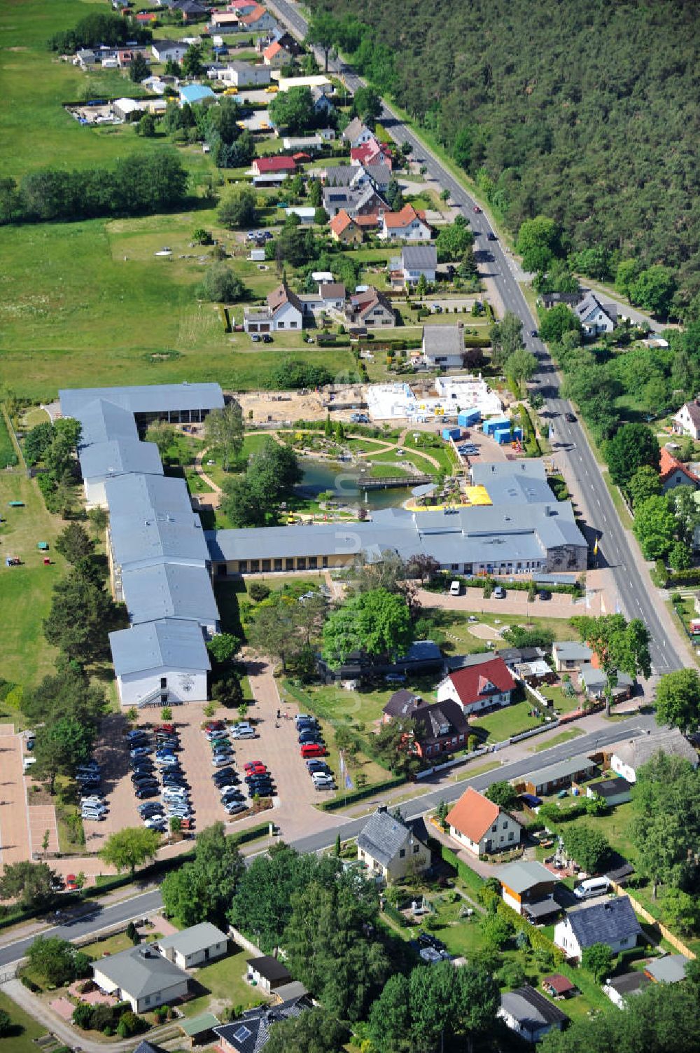 Trassenheide von oben - Erweiterungsbaustelle am Hotel und Restaurant Seeklause in Trassenheide auf der Insel Usedom in Mecklenburg - Vorpommern