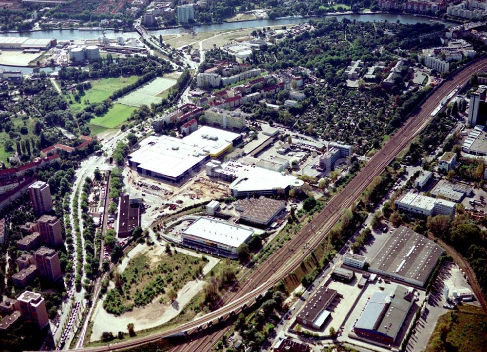 Berlin - Spandau von oben - Erweiterungsbaustelle der IKEA-Handelskette in Berlin - Spandau.