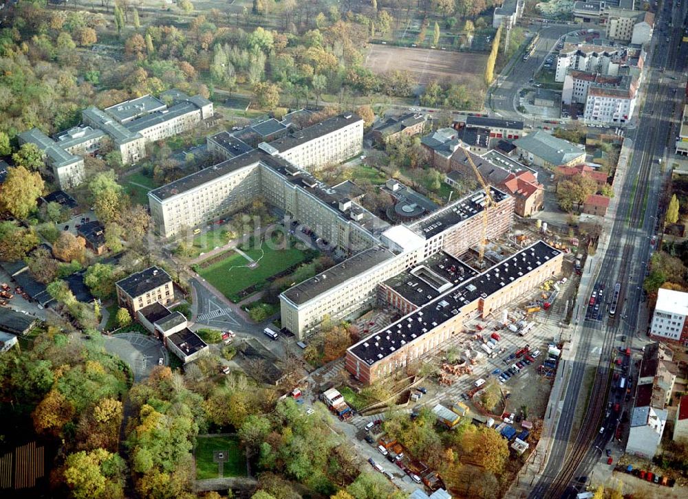 Luftaufnahme Berlin - Friedrichshain - Erweiterungsbaustelle des Krankenhaus am Friedrichshain an der Landsberger Allee.