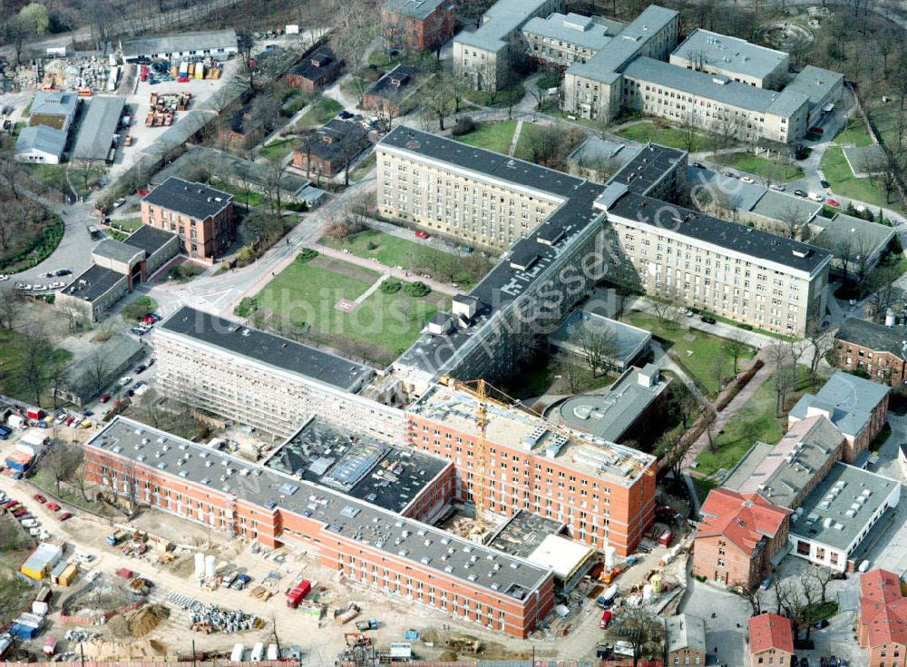 Luftaufnahme Berlin - Friedrichshain - Erweiterungsbaustelle des Krankenhaus am Friedrichshain an der Landsberger Allee.