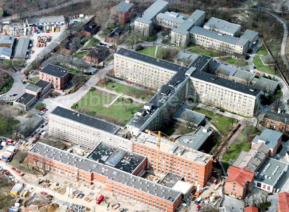 Berlin - Friedrichshain von oben - Erweiterungsbaustelle des Krankenhaus am Friedrichshain an der Landsberger Allee.