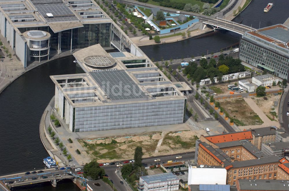 Luftbild Berlin - Erweiterungsbaustelle Marie-Elisabeth-Lüders-Haus in Berlin-Mitte