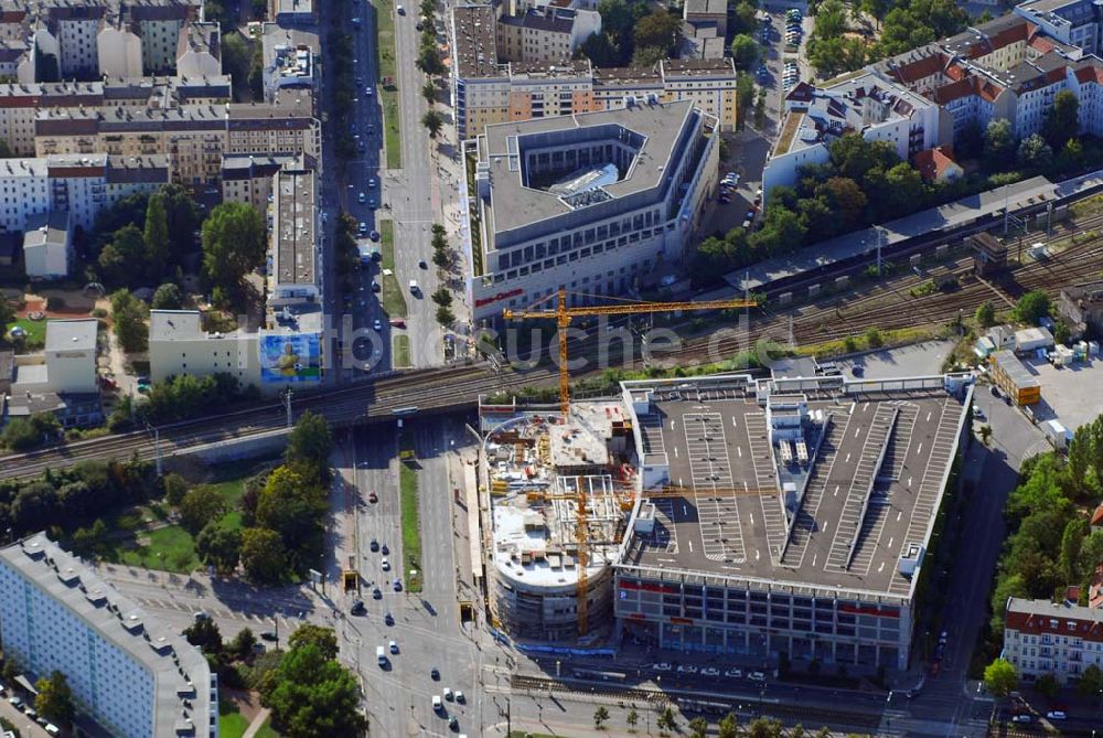 Berlin-Friedrichshain von oben - Erweiterungsbaustelle Ringcenter 1 und 2 der ECE GmbH an der Frankfurter Allee in Berlin-Friedrichshain.