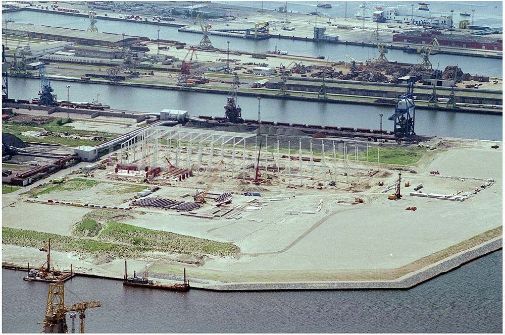 Luftaufnahme Rostock - Erweiterungsbaustelle am Rostocker Überseehafen