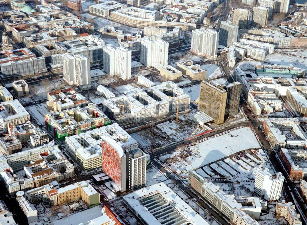 Berlin von oben - Erweiterungsbaustelle des SPRINGER-Verlages an der Kochstraße / Axel-Springer Straße in Berlin - Kreuzberg.