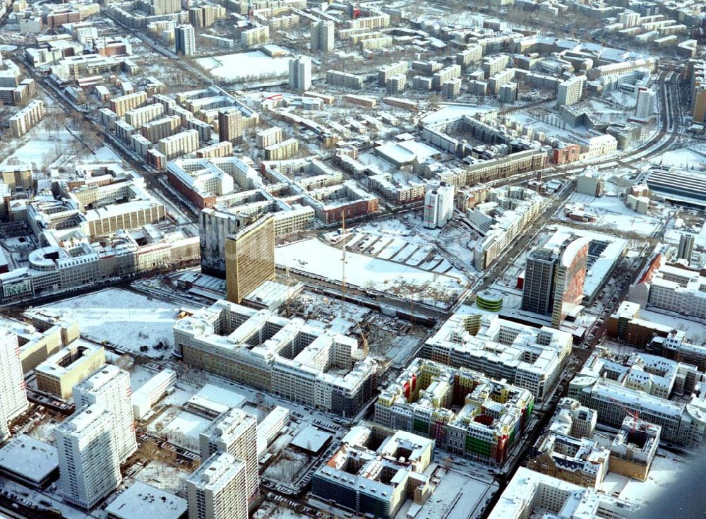 Berlin aus der Vogelperspektive: Erweiterungsbaustelle des SPRINGER-Verlages an der Kochstraße / Axel-Springer Straße in Berlin - Kreuzberg.