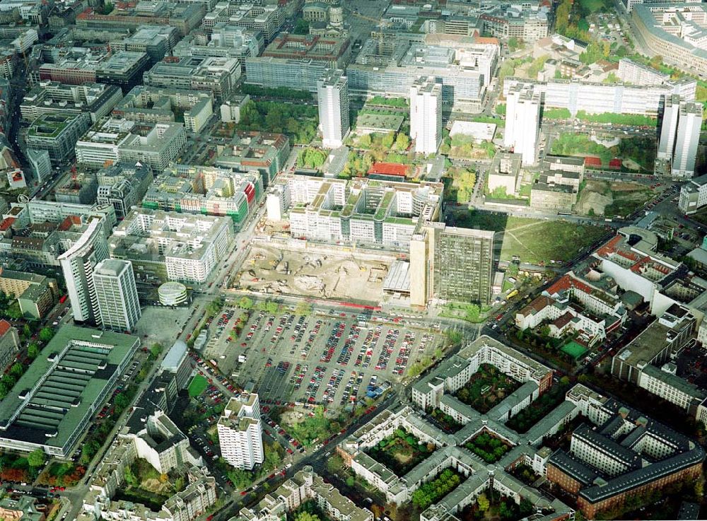 Berlin - Kreuzberg aus der Vogelperspektive: Erweiterungsbaustelle des Springer-Verlages an der Springerstraße in Berlin - Kreuzberg.