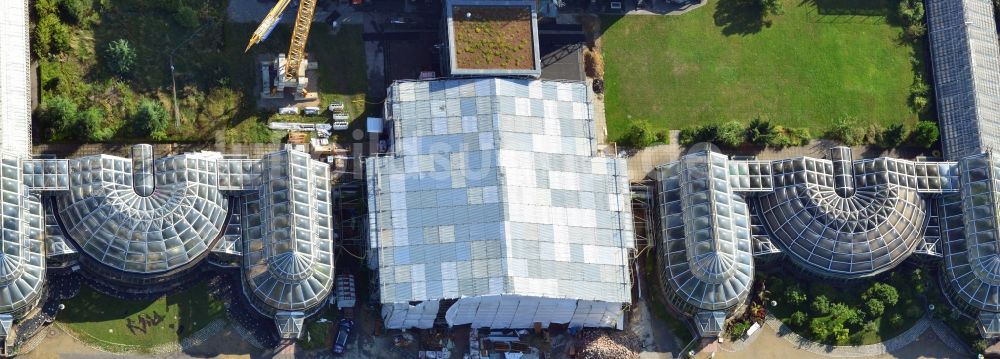 Berlin Dahlem von oben - Erweiterungsbaustelle mit Umbauarbeiten am Tropenhaus im Botanischen Garten im Bezirk Steglitz-Zehlendorf Berlin