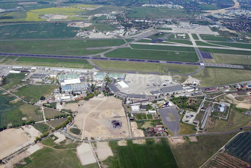 Luftbild Schönefeld - Erweiterungsbaustelle und Verkehrsanbindung am Flughafen Berlin-Schönefeld