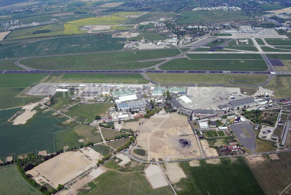 Luftaufnahme Schönefeld - Erweiterungsbaustelle und Verkehrsanbindung am Flughafen Berlin-Schönefeld