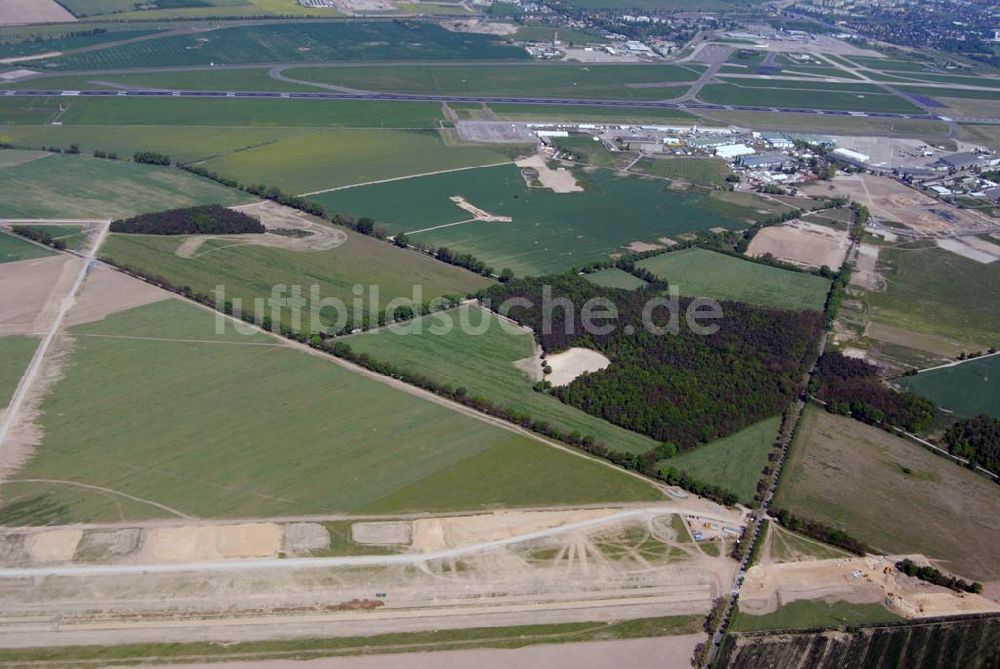 Luftaufnahme Schönefeld - Erweiterungsbaustelle und Verkehrsanbindung am Flughafen Berlin-Schönefeld