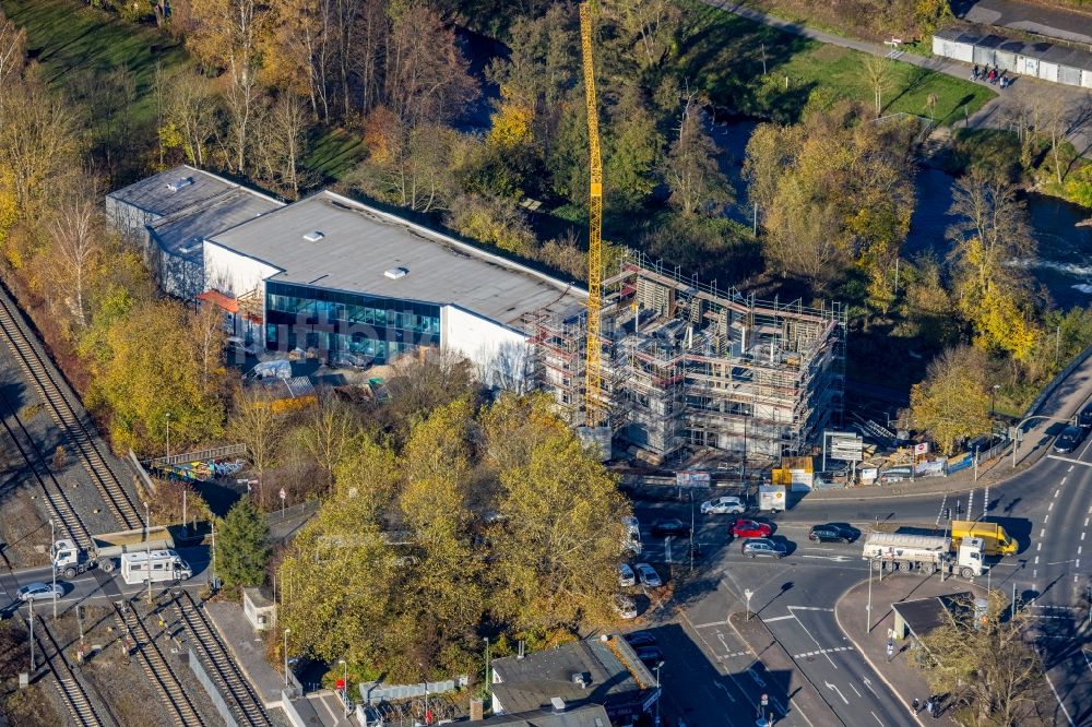 Luftaufnahme Arnsberg - Erweiterungsbaustelle am Werksgelände der EGLO Leuchten GmbH an der Kleinbahnstraße in Arnsberg im Bundesland Nordrhein-Westfalen, Deutschland