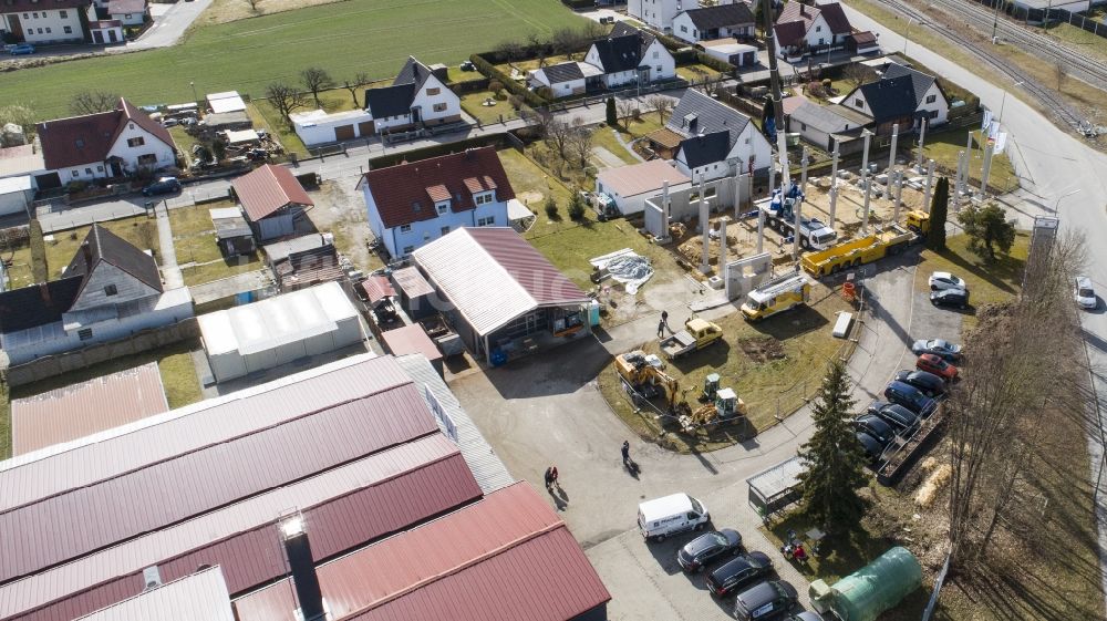 Luftaufnahme Moosburg an der Isar - Erweiterungsbaustelle am Werksgelände Ernst Pracher GmbH in Moosburg an der Isar im Bundesland Bayern, Deutschland