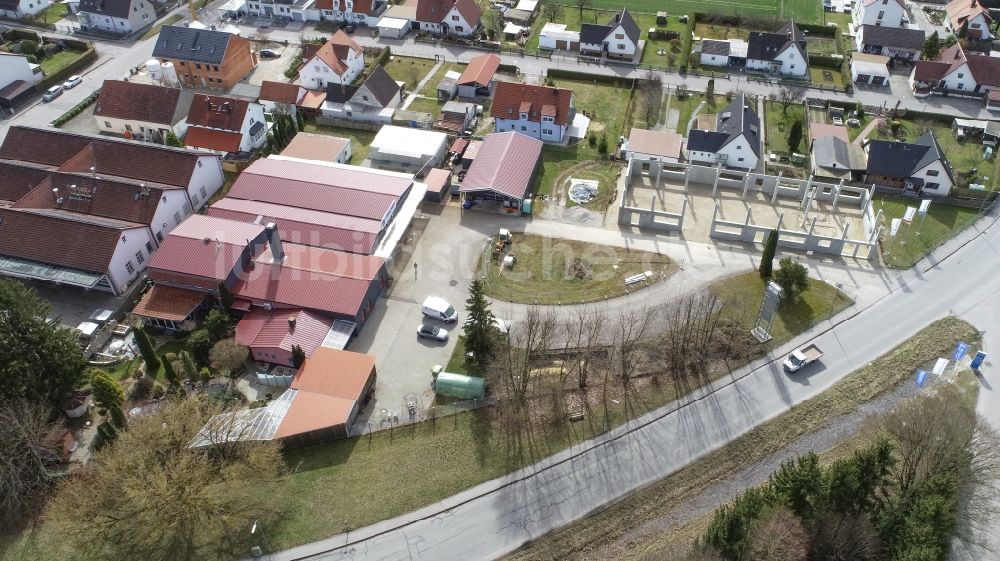 Moosburg an der Isar von oben - Erweiterungsbaustelle am Werksgelände Ernst Pracher GmbH in Moosburg an der Isar im Bundesland Bayern, Deutschland