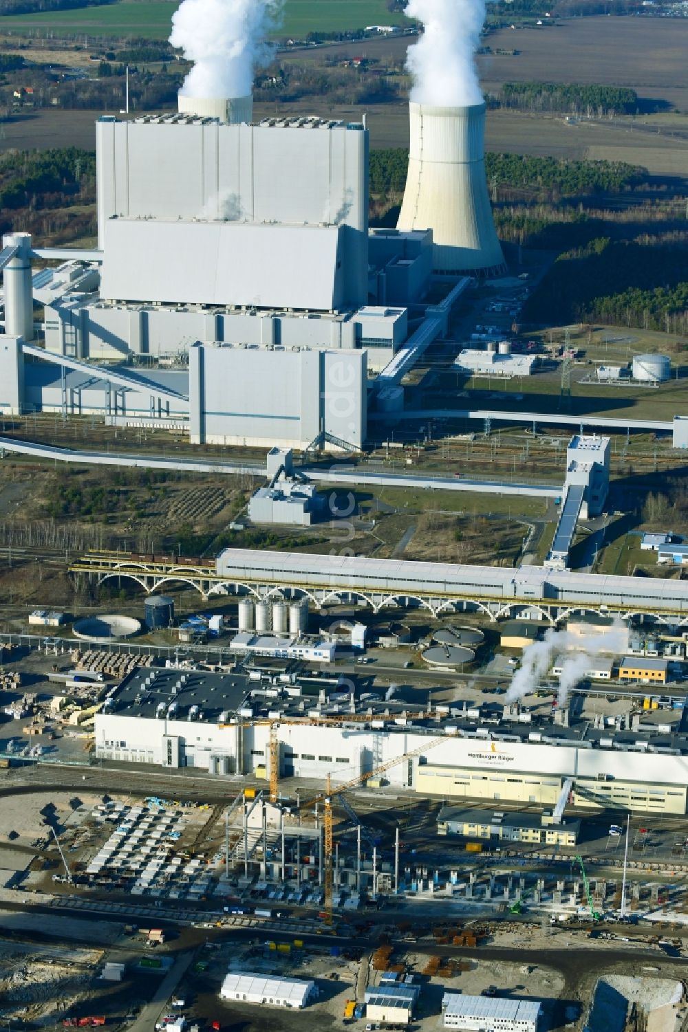 Spremberg von oben - Erweiterungsbaustelle am Werksgelände der Hamburger Containerboard GmbH im Ortsteil Trattendorf in Spremberg im Bundesland Brandenburg, Deutschland