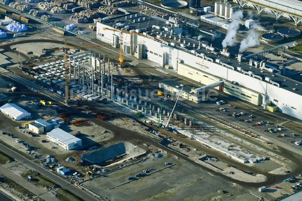 Spremberg aus der Vogelperspektive: Erweiterungsbaustelle am Werksgelände der Hamburger Containerboard GmbH im Ortsteil Trattendorf in Spremberg im Bundesland Brandenburg, Deutschland