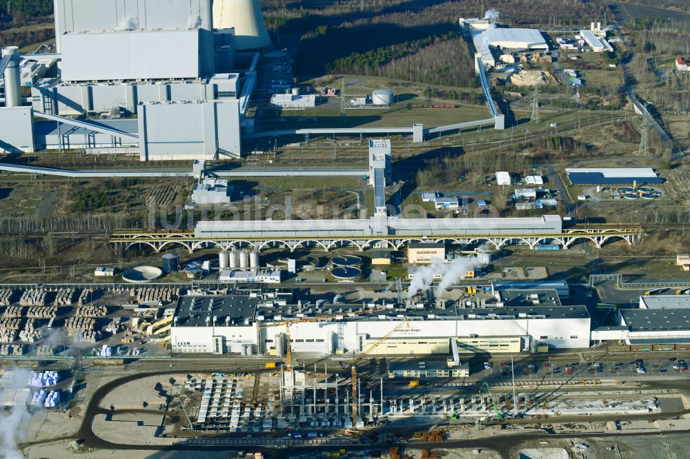 Luftaufnahme Spremberg - Erweiterungsbaustelle am Werksgelände der Hamburger Rieger GmbH im Ortsteil Trattendorf in Spremberg im Bundesland Brandenburg, Deutschland