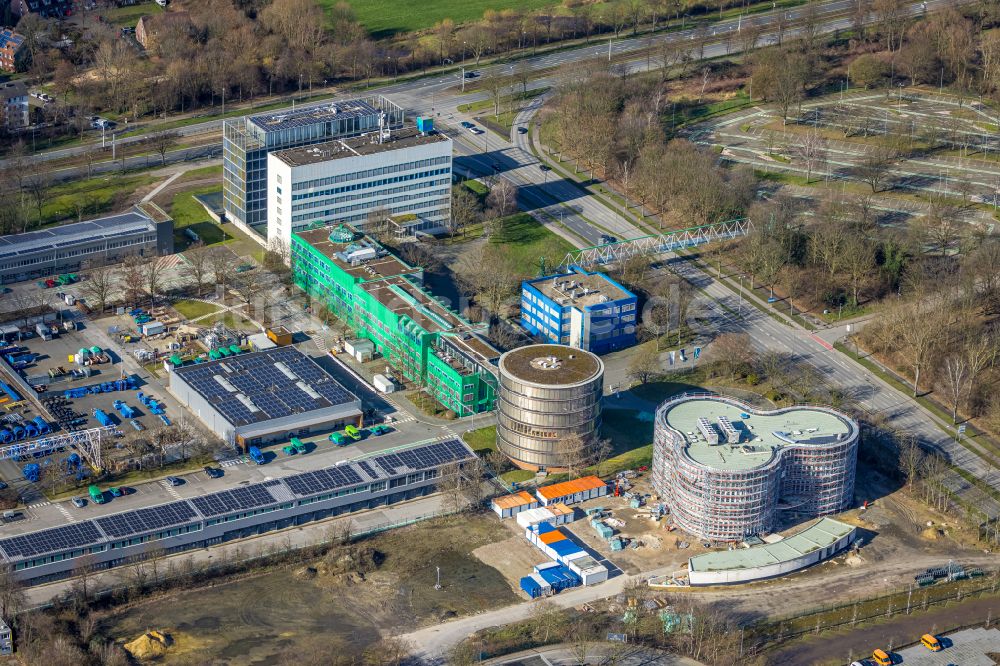 Luftaufnahme Gelsenkirchen - Erweiterungsbaustelle am Werksgelände für ein Laborgebäude der Gelsenwasser AG in Gelsenkirchen im Bundesland Nordrhein-Westfalen, Deutschland