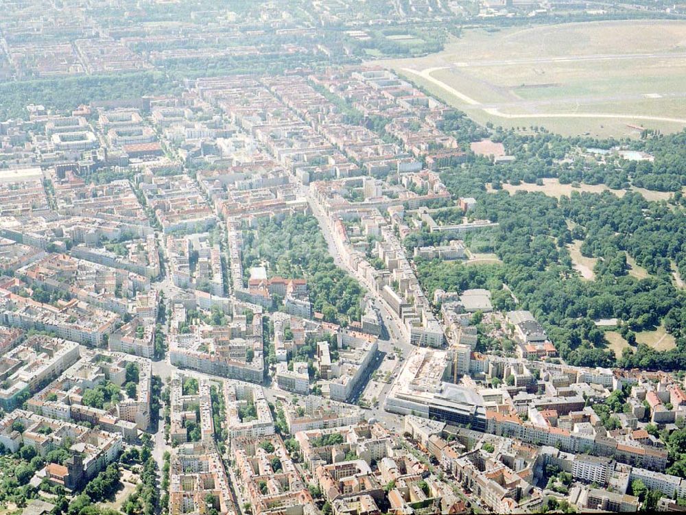 Luftbild Berlin - Neukölln - Erweiterungsbauten am KARSTADT-Kaufhaus am Hermannplatz in Berlin-Neukölln.