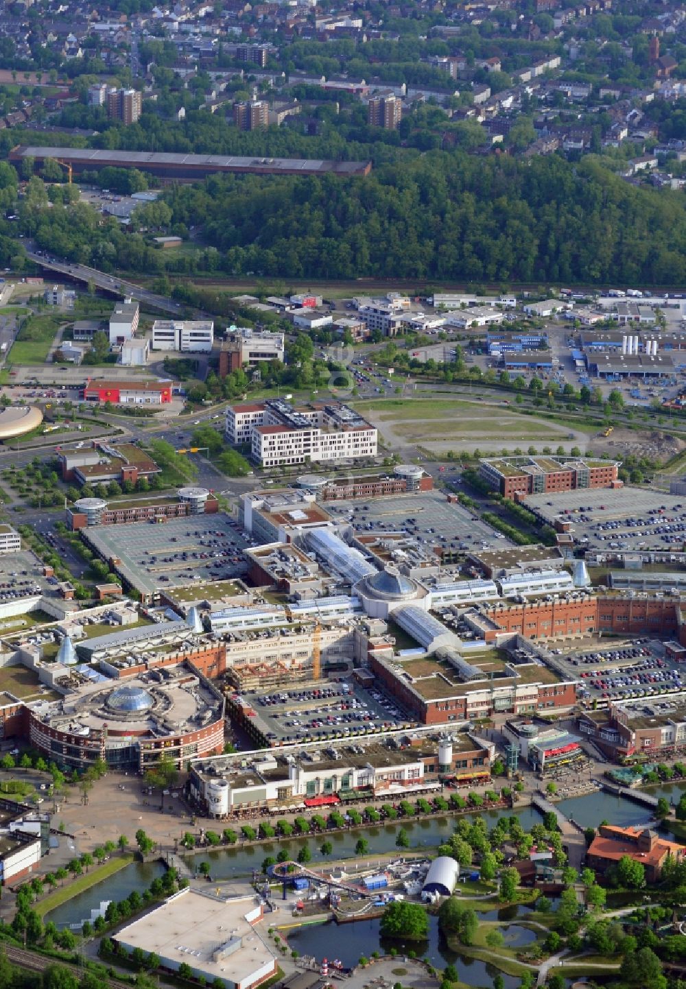 Luftaufnahme Oberhausen - Erweiterungsneubau am Einkaufs- und Freizeitzentrum Centro in der Centroallee im Stadtteil Neue Mitte in Oberhausen im Bundesland Nordrhein-Westfalen