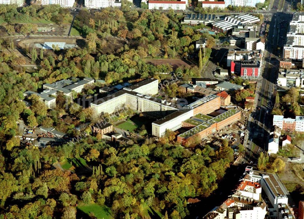 Berlin - Friedrichshain aus der Vogelperspektive: Erweiterungsneubau am Krankenhaus im Friedrichshain.