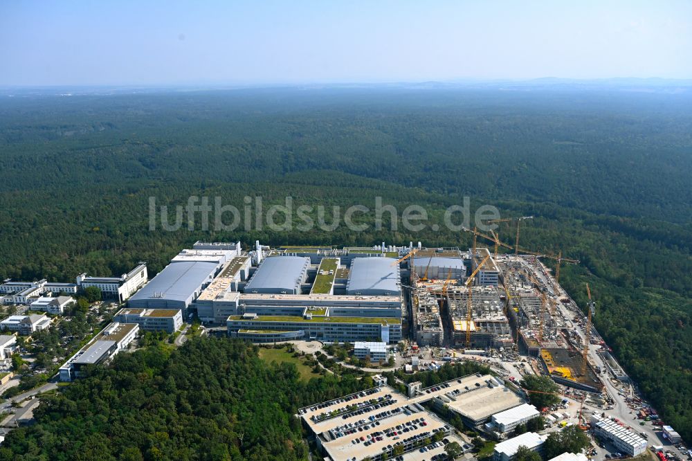 Dresden von oben - Erweiterungsneubau am Werksgelände der Infineon Technologies Dresden GmbH im Ortsteil Klotzsche in Dresden im Bundesland Sachsen, Deutschland