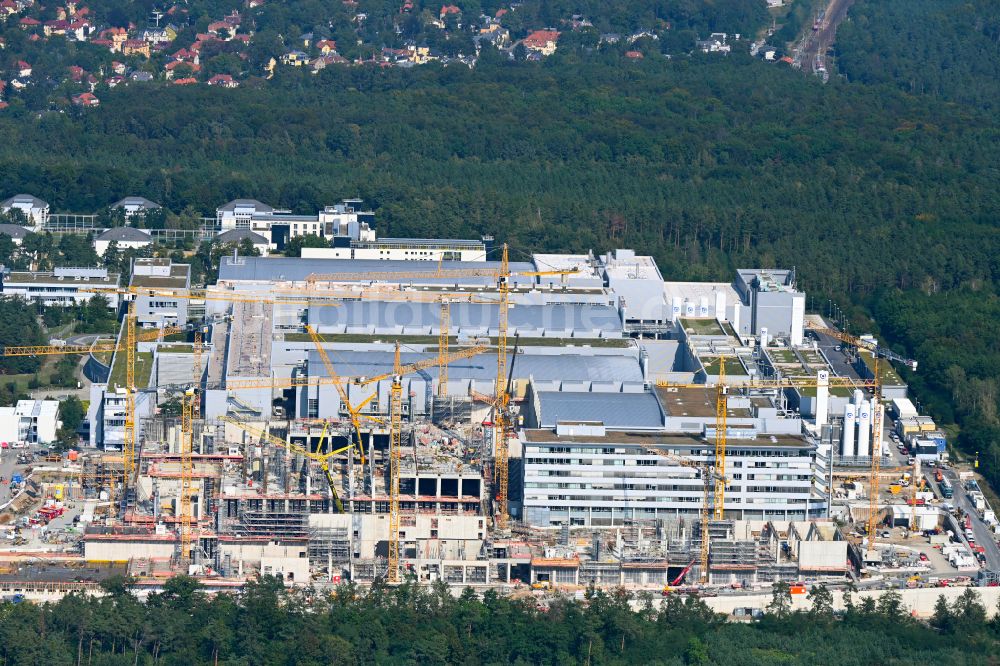 Luftaufnahme Dresden - Erweiterungsneubau am Werksgelände der Infineon Technologies Dresden GmbH im Ortsteil Klotzsche in Dresden im Bundesland Sachsen, Deutschland