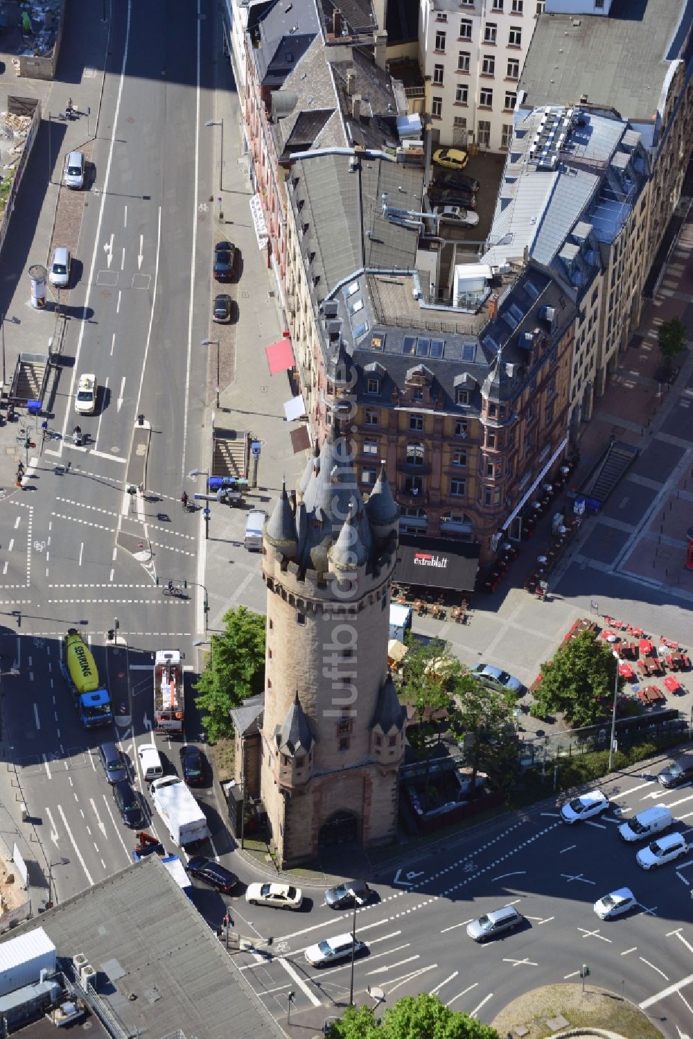 Luftaufnahme Frankfurt am Main - Eschenheimer Turm in der Innenstadt von Frankfurt am Main im Bundesland Hessen